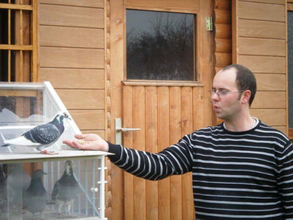 Quignon Père & Fils de Givenchy en Gohelle (62) : Remporte le 1er NPDC Brive Vieux des ALC-CALC contre 3751 pigeons et plus grand vitesse des 5424 pigeons